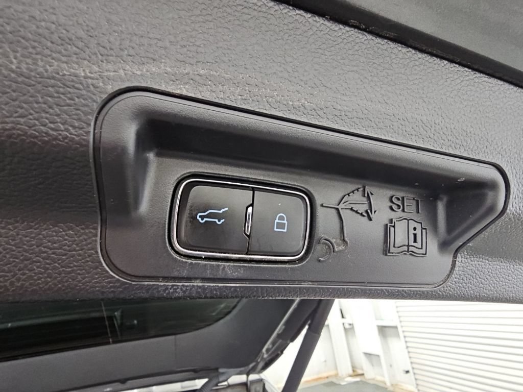 Used 2023 Ford Explorer Platinum w/ Technology Package AWD/4WD image 38