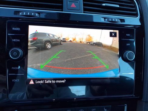 Used 2021 Volkswagen GTI SE image 18