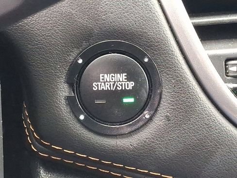 Used 2022 Chevrolet Trax LT w/ LT Convenience Package image 24