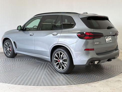 New 2026 BMW X5 xDrive40i w/ M Sport Package AWD/4WD image 3