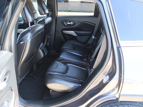 Used 2018 Jeep Cherokee Limited AWD/4WD image 10