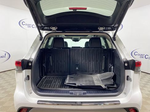 Certified 2024 Toyota Highlander Platinum AWD/4WD image 7
