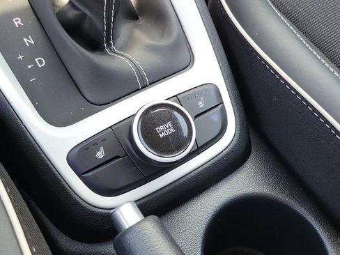 Certified 2023 Hyundai Venue Limited FWD image 30