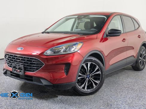 Used 2022 Ford Escape SE w/ SE Sport Appearance Package FWD image 3