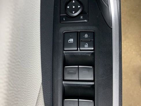 Used 2022 Toyota RAV4 XLE w/ Convenience Package image 17