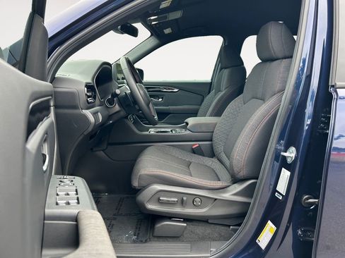 Used 2025 Honda Pilot Sport image 16