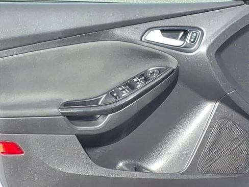 Used 2015 Ford Focus Titanium w/ Titanium Technology Package image 19