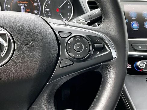 Used 2017 Buick LaCrosse Essence image 22