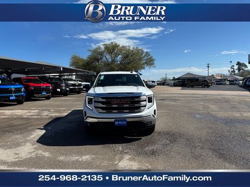 New 2026 GMC Sierra 1500 SLE image 2