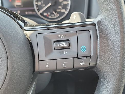 Used 2023 Nissan Rogue SV FWD image 16