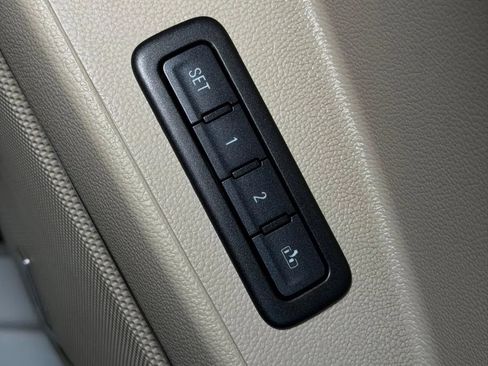Used 2015 GMC Yukon Denali w/ Premium Package RWD image 34