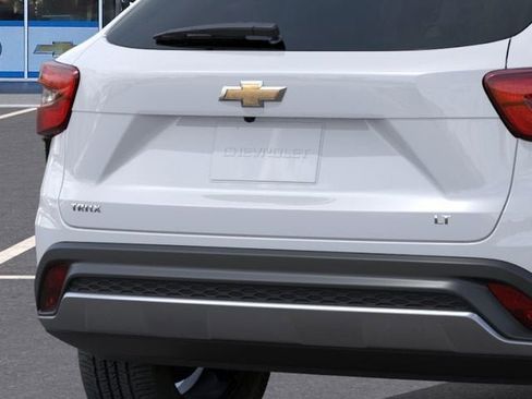 New 2026 Chevrolet Trax LT w/ LT Convenience Package FWD image 14