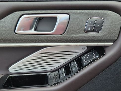 New 2026 Ford Explorer Platinum image 14