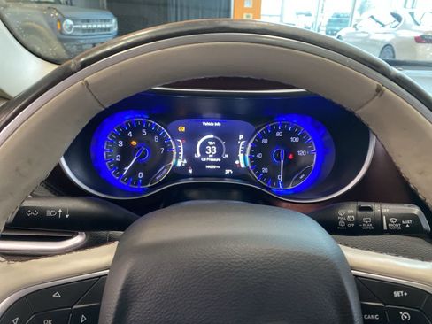 Used 2020 Chrysler Pacifica Limited image 18