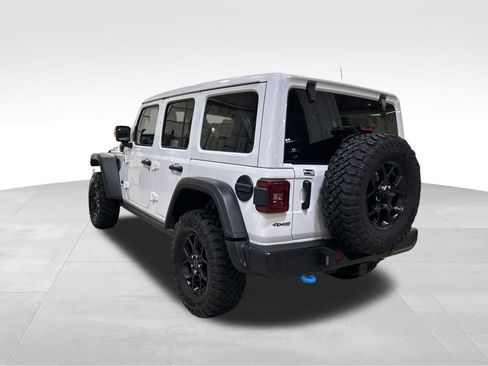 Used 2024 Jeep Wrangler Unlimited image 3