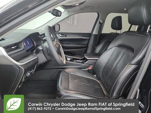 Certified 2023 Jeep Grand Cherokee Limited w/ Black Appearance Package image 19