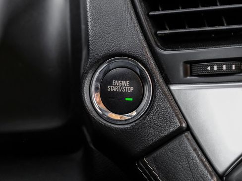 Used 2020 Chevrolet Suburban LT image 24