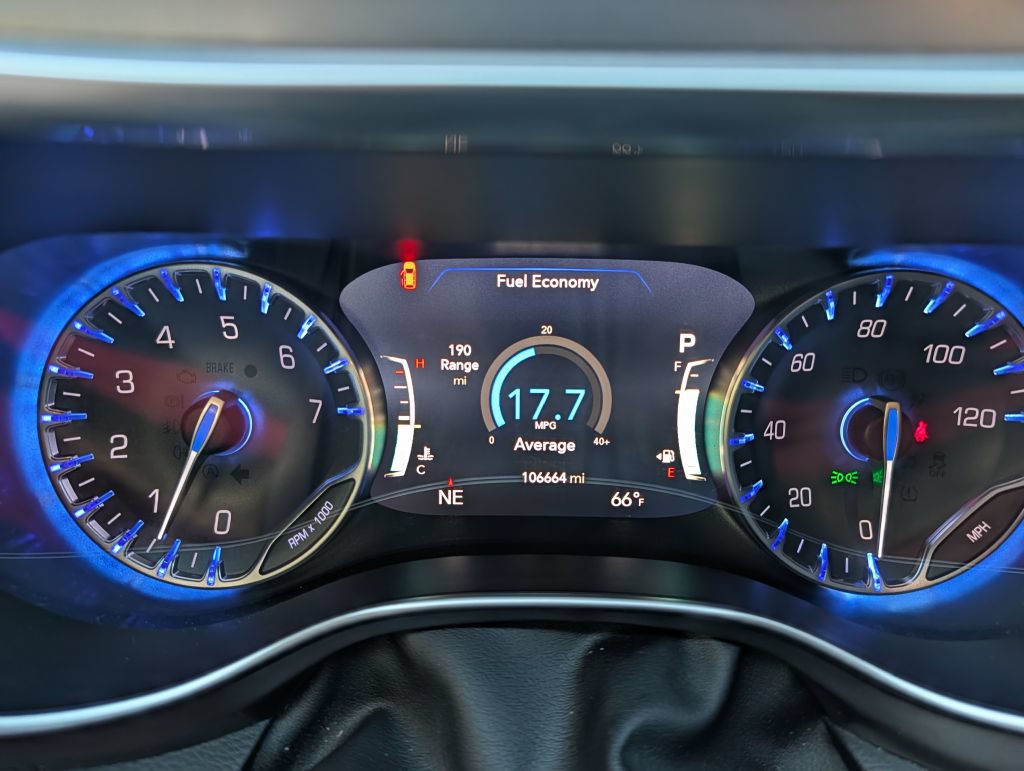 Used 2018 Chrysler Pacifica Limited FWD image 14