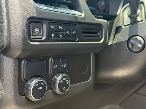 Used 2022 Chevrolet Suburban RST w/ Luxury Package RWD image 12