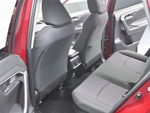 Used 2020 Toyota RAV4 XLE w/ Convenience Package image 6