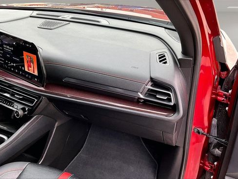 Used 2024 Chevrolet Traverse RS image 27