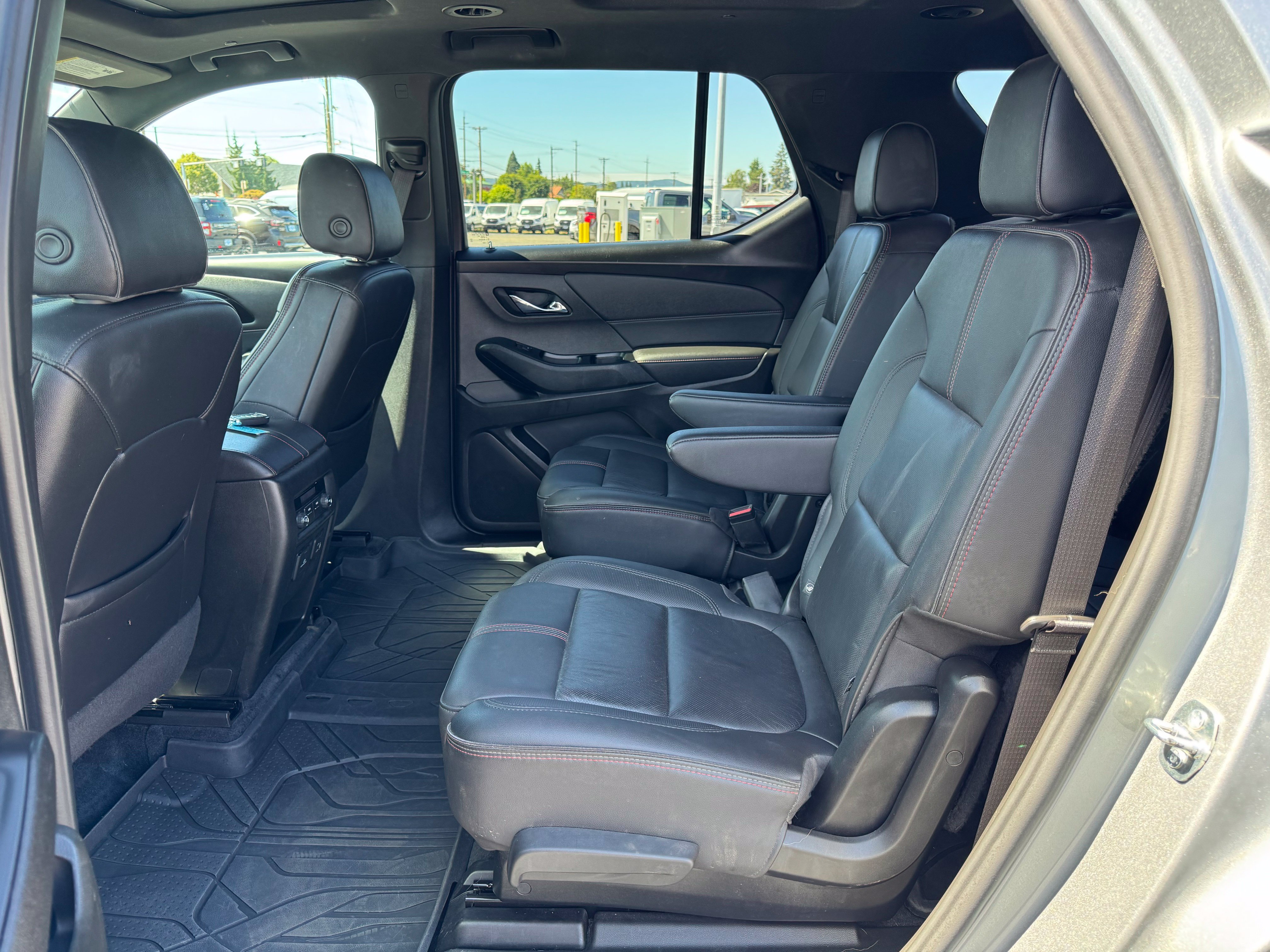 Used 2023 Chevrolet Traverse RS w/ LPO, Cargo Package AWD/4WD image 27