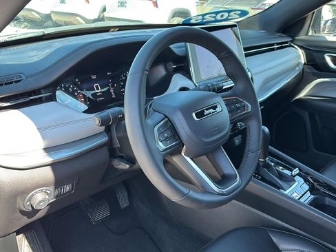 Used 2025 Jeep Compass Limited AWD/4WD image 11