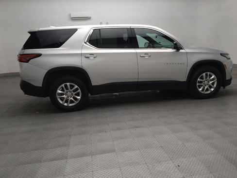 Used 2022 Chevrolet Traverse LS FWD image 10