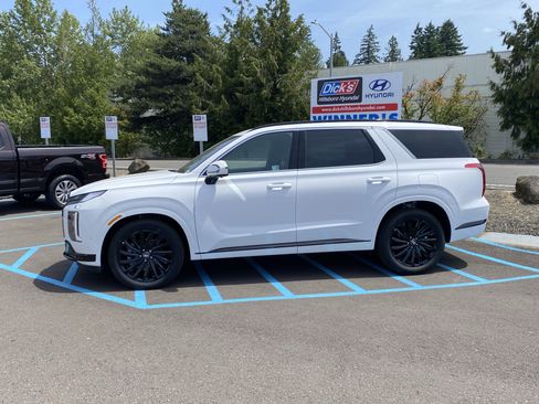 Used 2025 Hyundai Palisade Calligraphy image 2