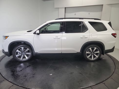 Used 2025 Honda Pilot Elite image 5