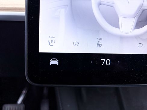 Used 2024 Tesla Model Y Long Range AWD/4WD image 23