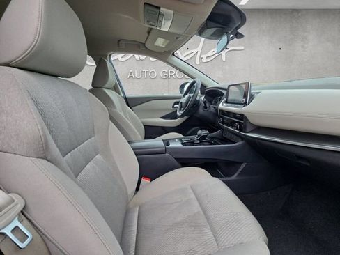 Used 2025 Nissan Rogue SV image 24