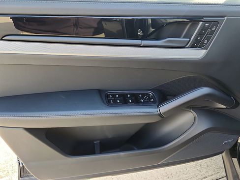 Used 2025 Porsche Cayenne S image 11