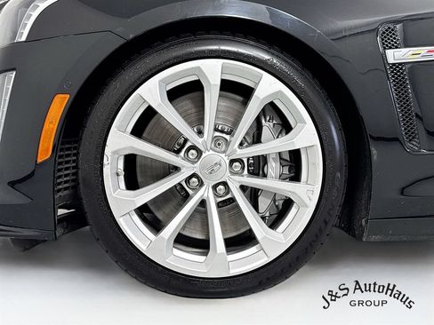 Used 2016 Cadillac CTS V w/ Luxury Package RWD image 39