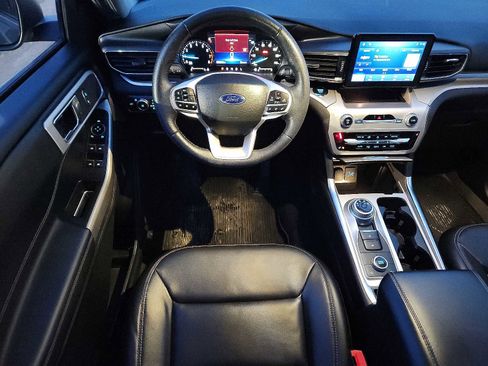 Used 2022 Ford Explorer XLT w/ Equipment Group 202A image 11