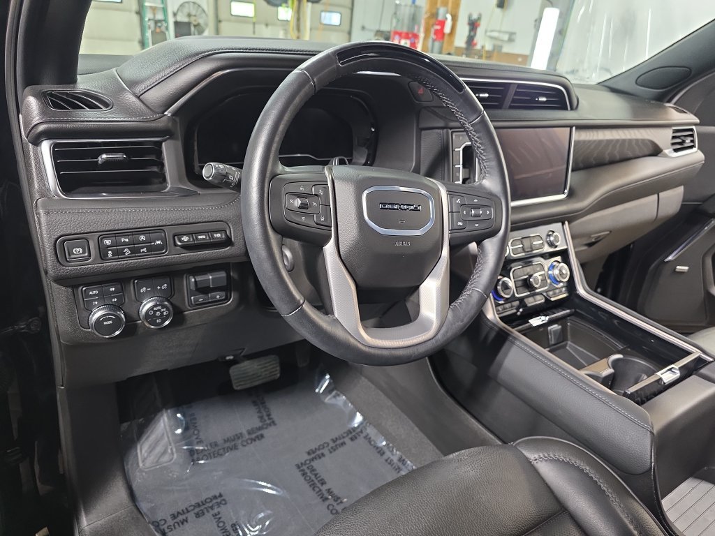 Used 2024 GMC Yukon Denali w/ Advanced Technology Package AWD/4WD image 16