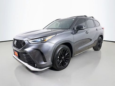 Used 2023 Toyota Highlander XSE AWD/4WD image 3