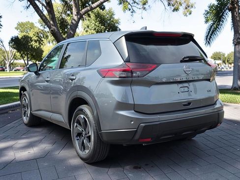 Used 2024 Nissan Rogue SV image 7