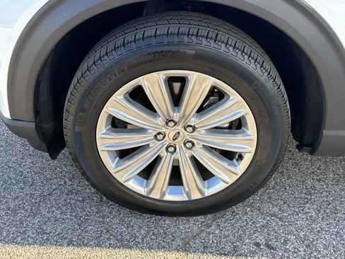 Certified 2023 Ford Explorer Limited w/ Hybrid Equipment Group 310A image 9