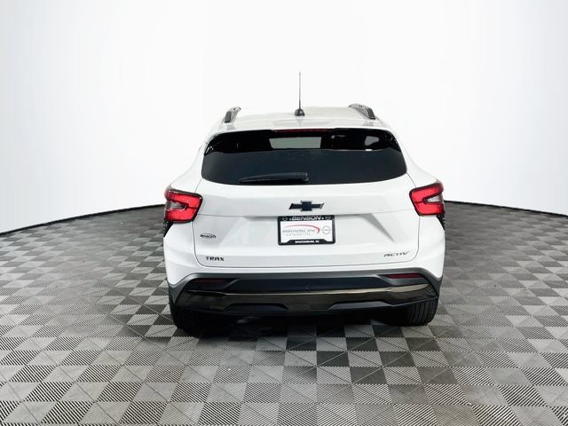 Used 2025 Chevrolet Trax ACTIV w/ Sunroof Package FWD image 7