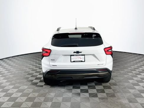 Used 2025 Chevrolet Trax ACTIV w/ Sunroof Package FWD image 7