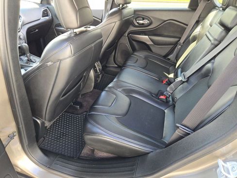 Used 2019 Jeep Cherokee Latitude Plus w/ Comfort/Convenience Group image 15