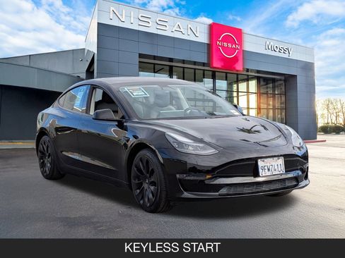 Used 2023 Tesla Model 3 Standard Range image 2