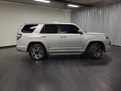 Used 2018 Toyota 4Runner Limited w/ Preferred Accessory Package AWD/4WD image 9