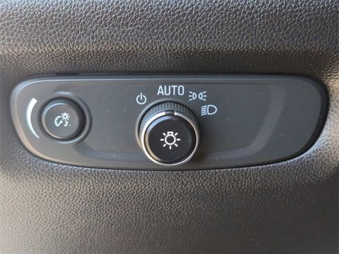 Certified 2021 Chevrolet Traverse LS image 17