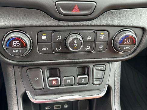 Used 2018 GMC Terrain SLE w/ Driver Convenience Package image 23