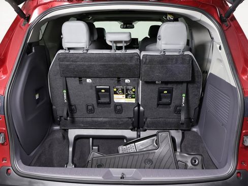 Used 2023 Toyota Sienna XLE image 17