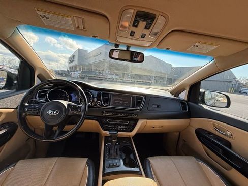 Used 2017 Kia Sedona SX image 12