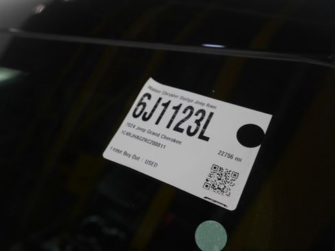 Used 2024 Jeep Grand Cherokee Altitude image 31