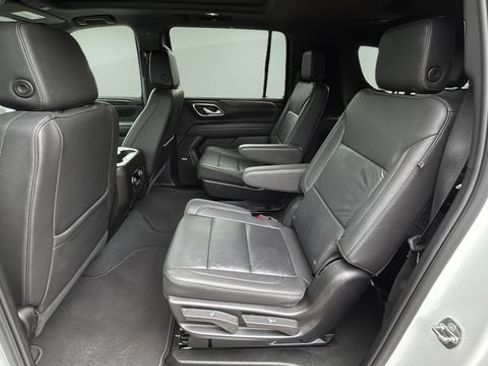 Used 2024 Chevrolet Suburban Z71 w/ Luxury Package AWD/4WD image 20